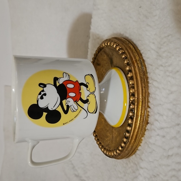 DISNEY MICKEY MOUSE PEDESTAL MUG. GOOD CONDITION. - Picture 3 of 6